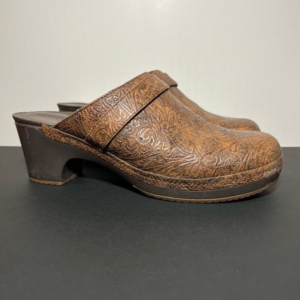Womens CROCS Sarah Brown Tooled Leather Slip On Clogs / Size 11